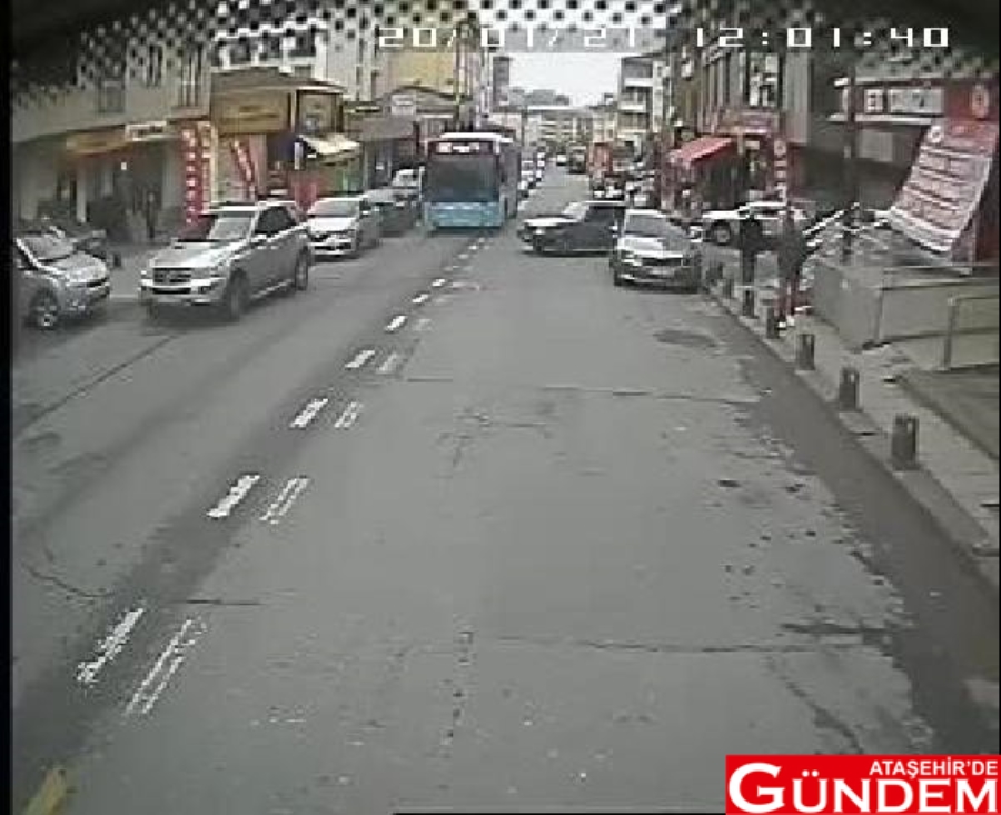 Otobüs şoföründen yangına müdahale yanan otomobil